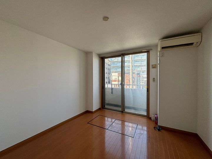 スガノビルの居間