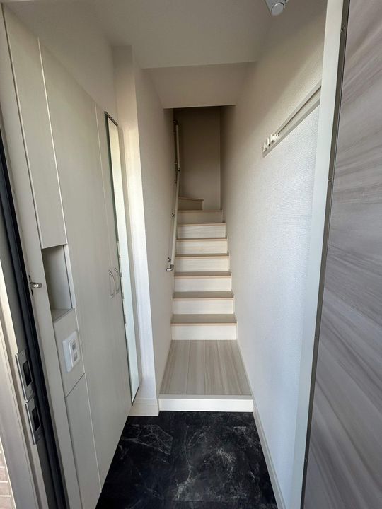 TーHAWK202の玄関