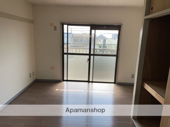 メゾン足立の居間