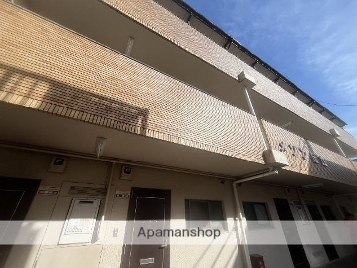 メゾン足立の外観