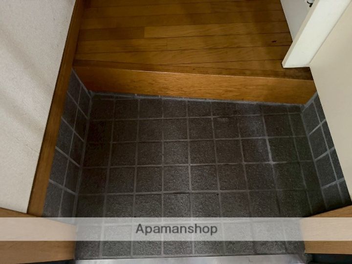 ピュアコートSANADAの玄関