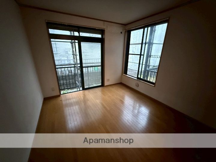 ピュアコートSANADAの居間