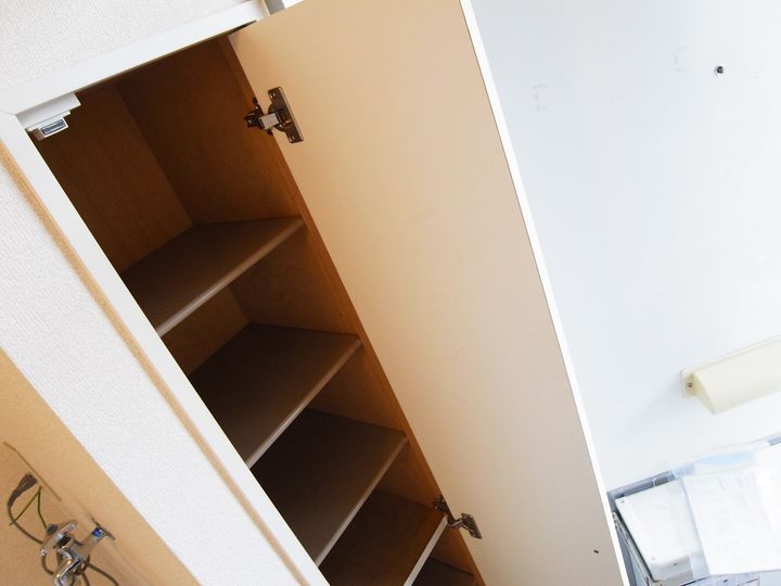 レオパレスラ・プランタンの玄関