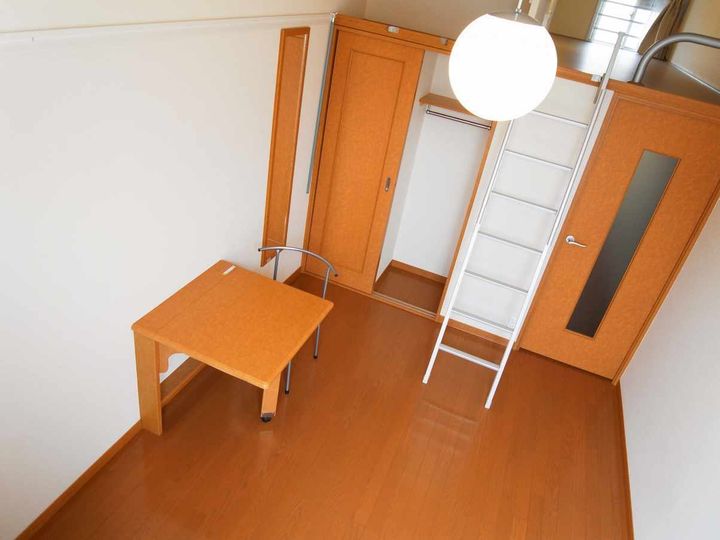 レオパレス湘南山手館Bの居間