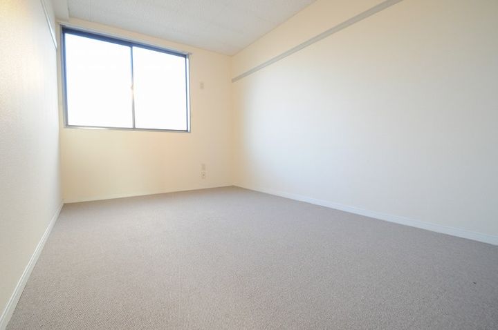 レオパレスコスモスNO.6107の居間