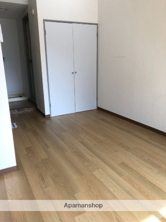 ジュネパレス平塚第19の居間