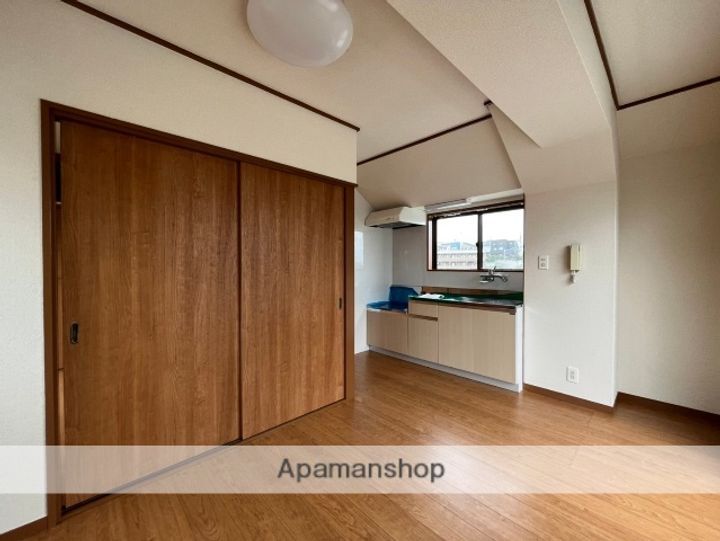 アクセス善行の内装