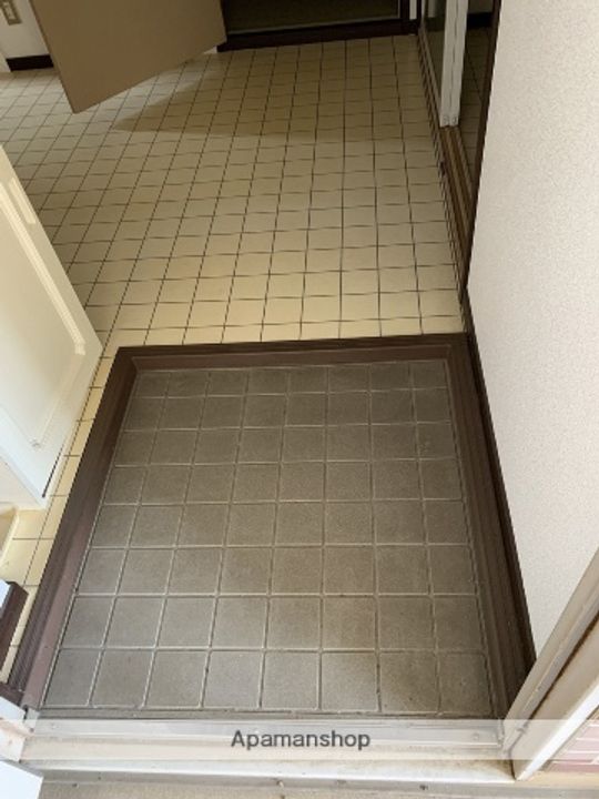 プレシードハイツの玄関