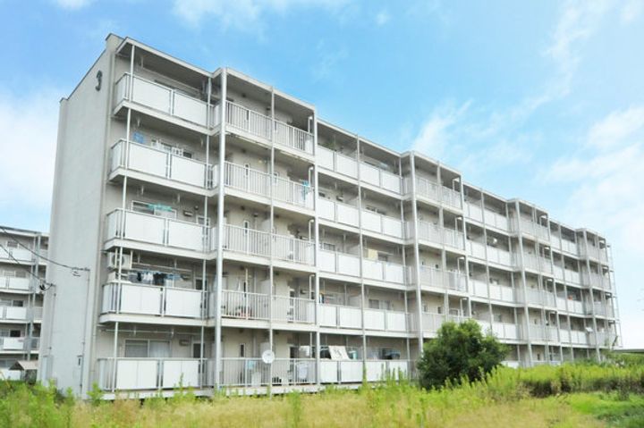 ビレッジハウス大島3号棟の外観