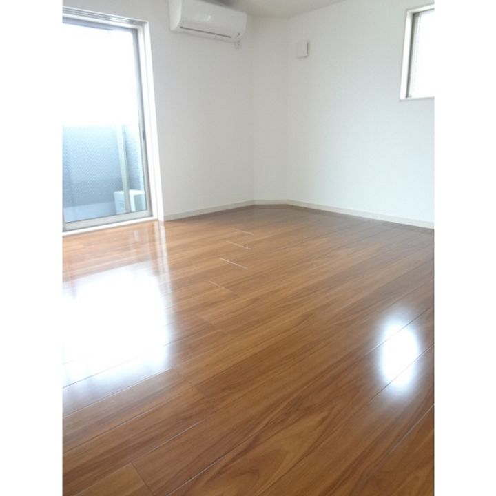 シャンテーム鶴間の居間