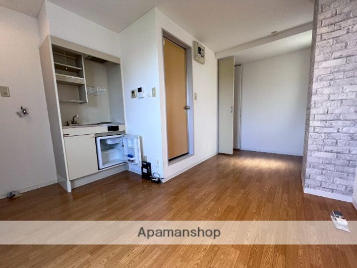 建友ビルの居間