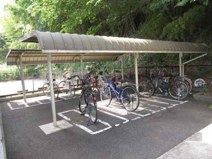レオパレスハーモニーハイツ厚木の外観