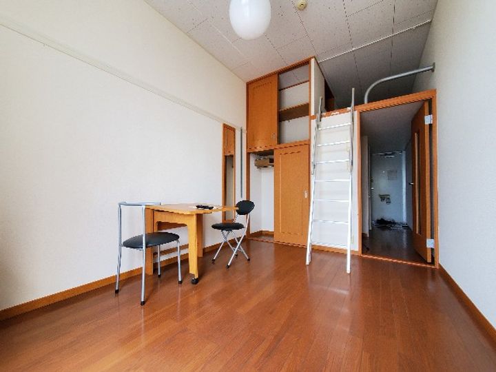 レオパレス桜の居間
