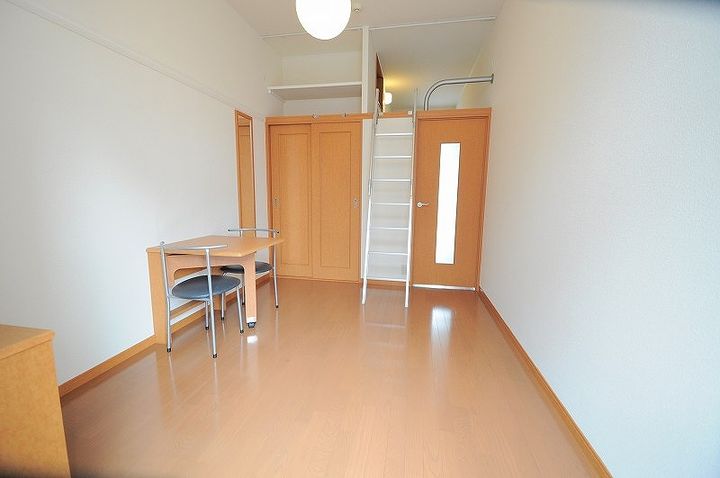 レオパレスコジマの居間