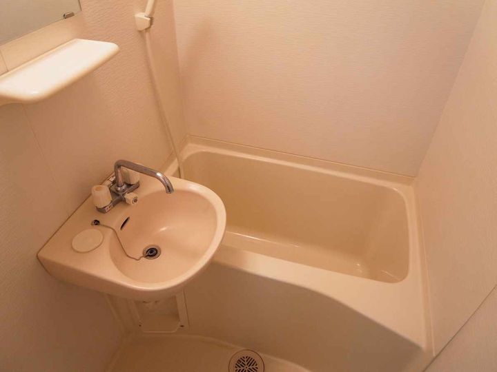 レオパレスラメールの風呂