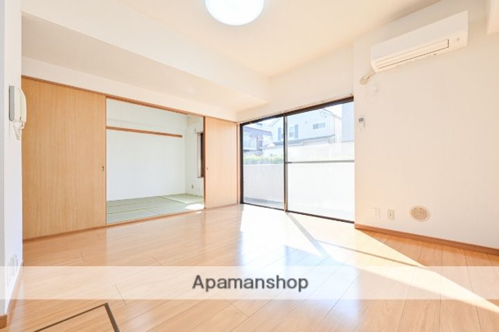 神奈川県平塚市桃浜町の賃貸マンションの居間