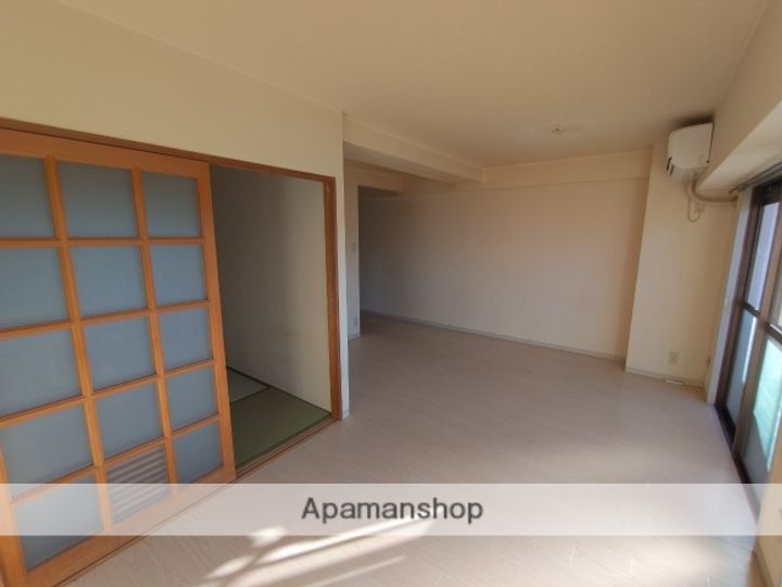 神奈川県平塚市四之宮6丁目の賃貸マンションの内装
