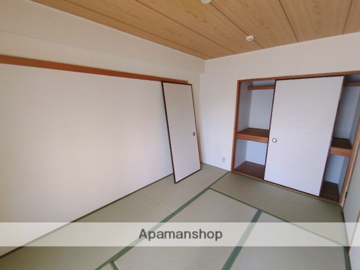 神奈川県平塚市四之宮6丁目の賃貸マンションの内装