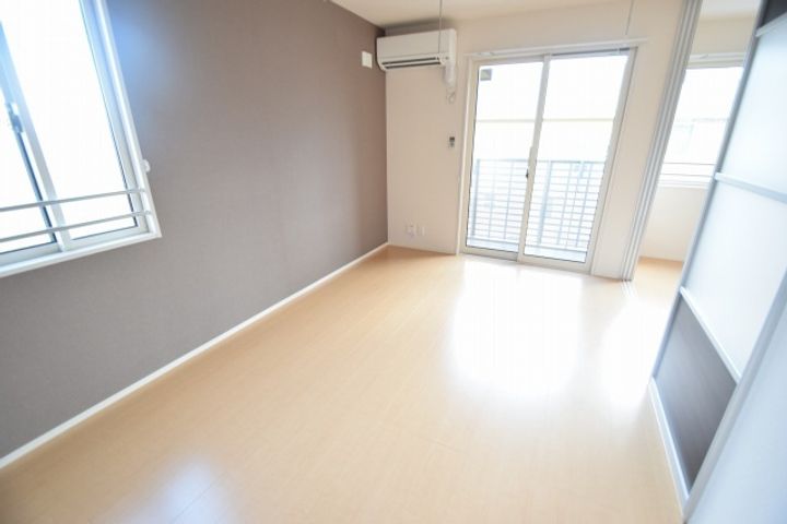 ファミール Aの居間