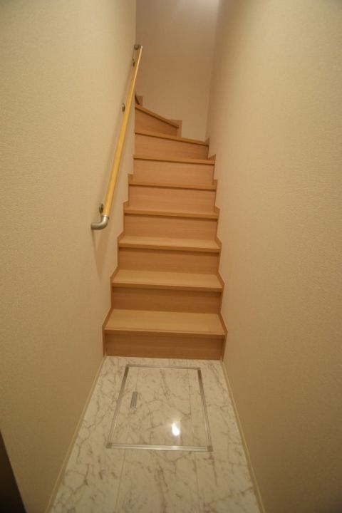 ファミール Aの玄関