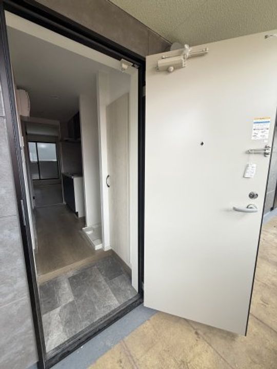 T&Fレジデンス南林間Aの玄関