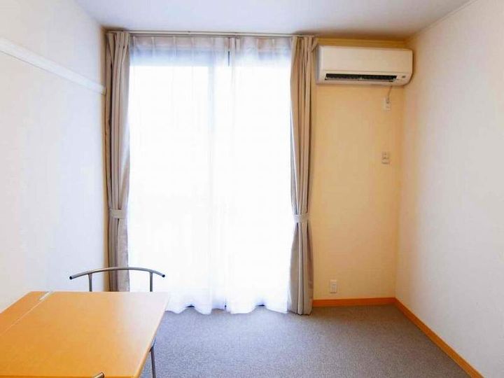 レオパレスMIYAⅡの居間