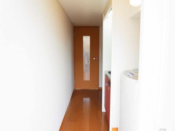 レオパレス鎌倉台の玄関