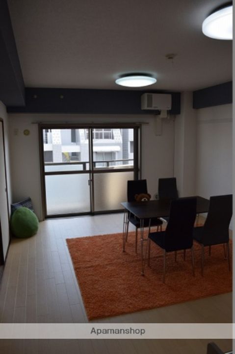 アリーナ湘南の居間