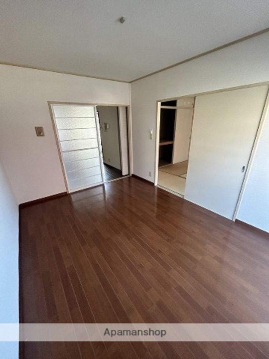 ルミエールマエダの居間