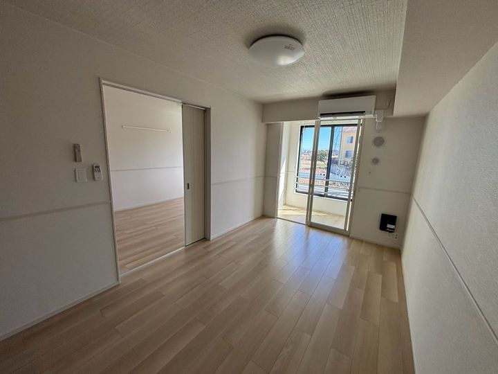 マートル南足柄の居間