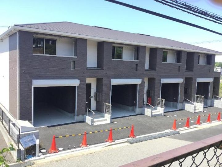 秦野市若松町ガレージハウスの外観