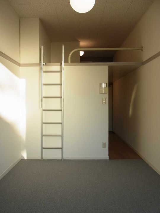 レオパレスディザイアの居間