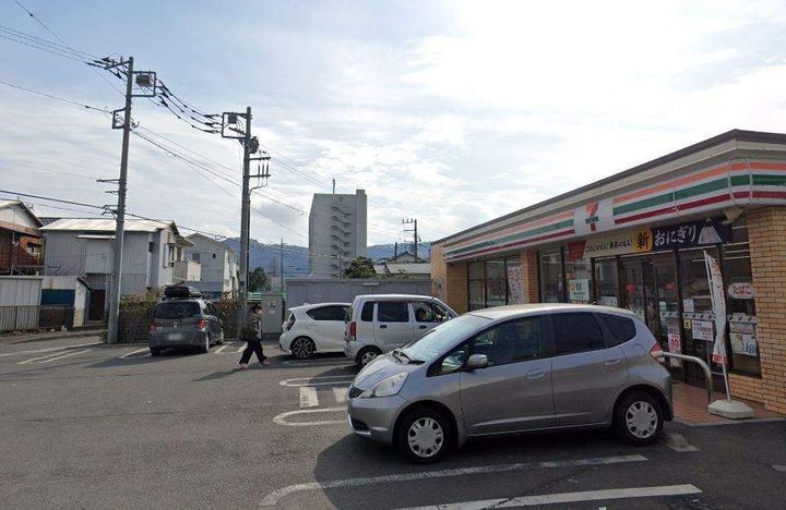 レオパレスディザイアの周辺