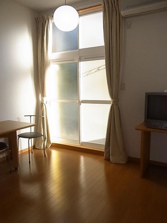 レオパレスK Iの居間