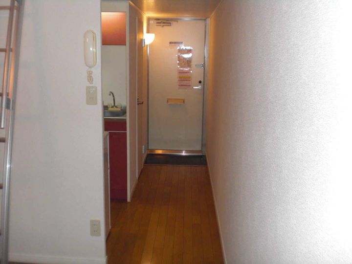 レオパレスマルティ103の玄関