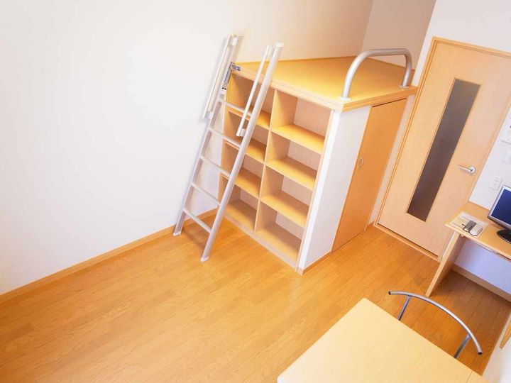 レオパレスF2の居間