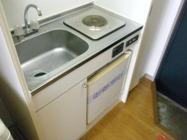 レオパレス湘南バードのキッチン