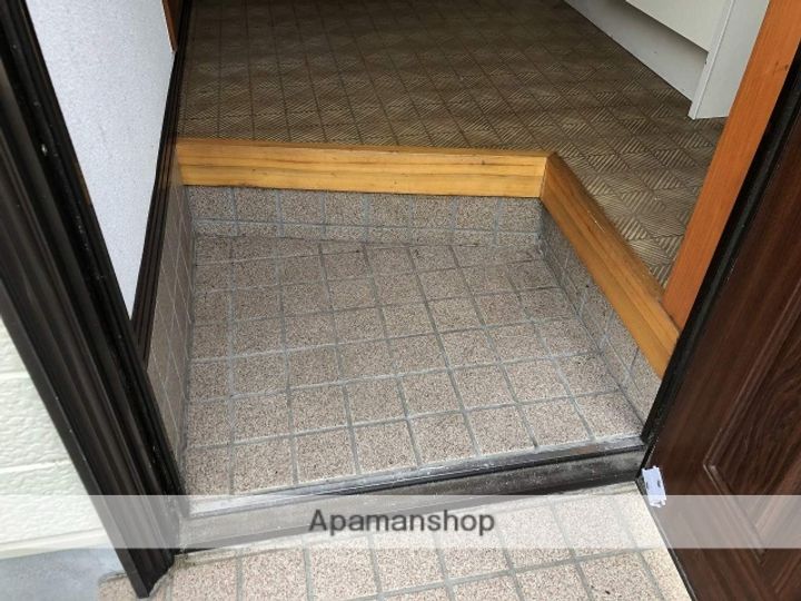 メゾン・スカーレットの玄関