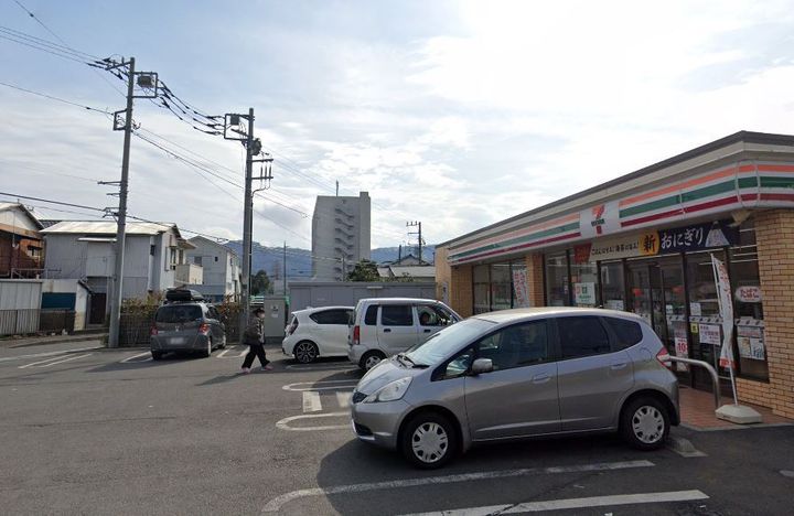 アイディールの周辺