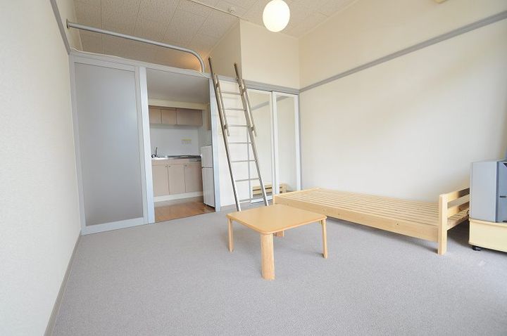 レオパレスOISOⅡの居間
