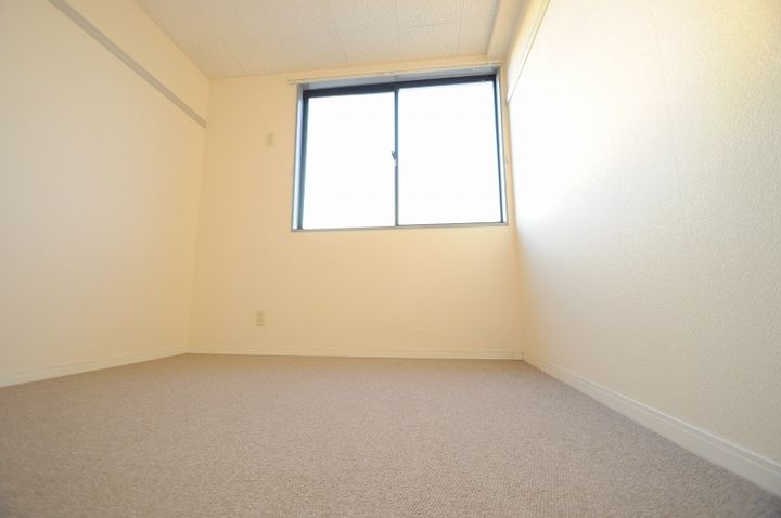 レオパレスコスモスNO.6106の居間