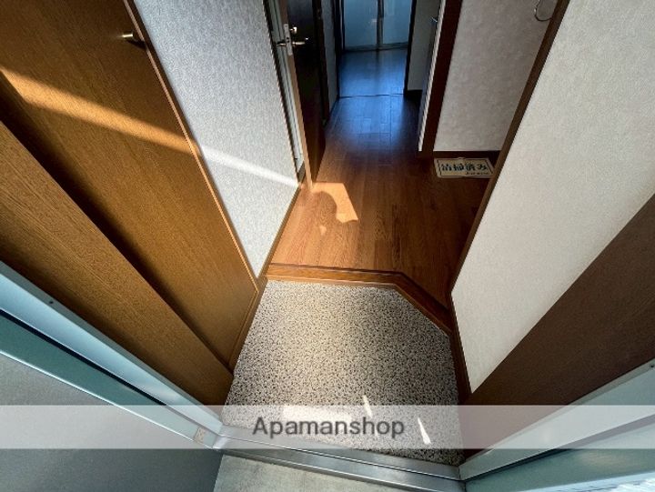 ラポール鶴嶺の玄関