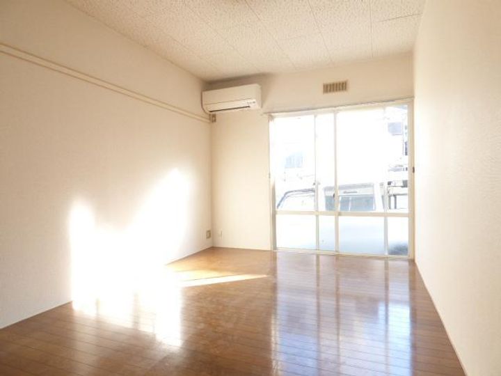 ハイツ・ライラック101号室の居間