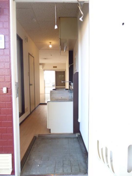 ハイツ・ライラック101号室の玄関