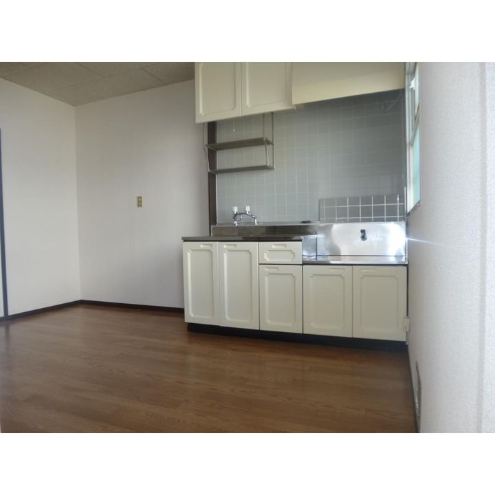 ルミエール泉A103号室のキッチン