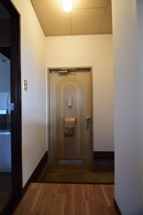 南鴨宮サニーハイツの玄関