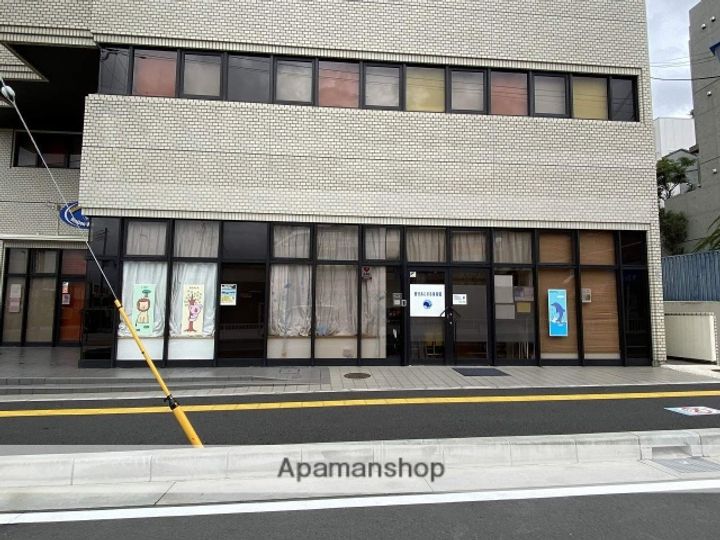 パルフェタムールの周辺