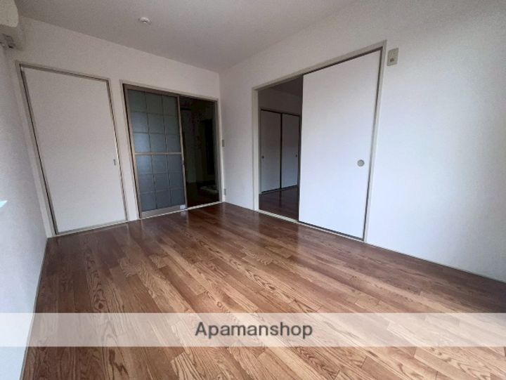 ハイラーク桜ヶ丘Ⅰの居間