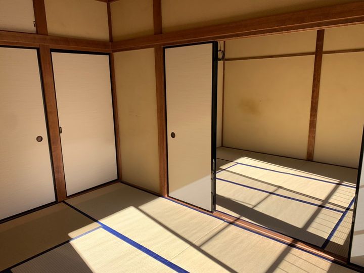 守屋アパートの居間