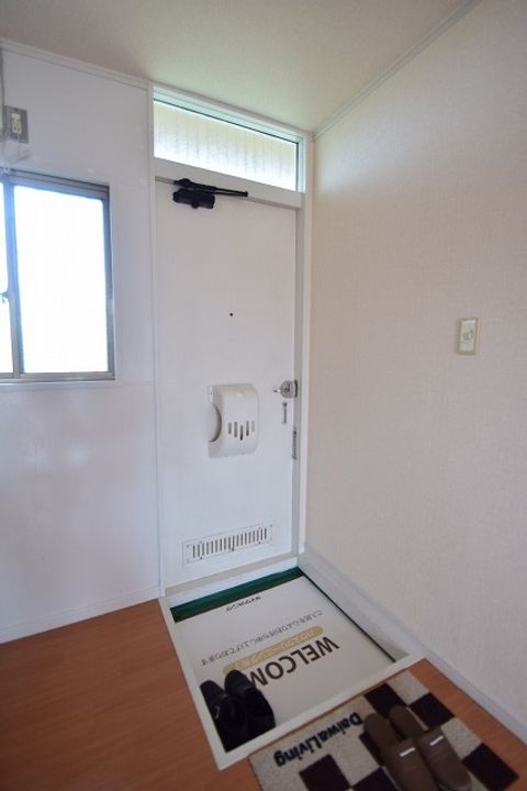 コーポラス谷神Aの玄関